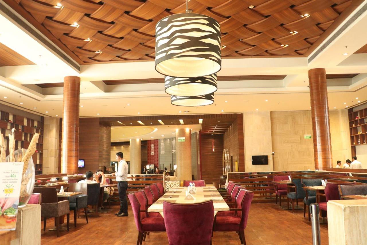 Holiday Inn Chandigarh Panchkula, An Ihg Hotel Luaran gambar The interior of the restaurant