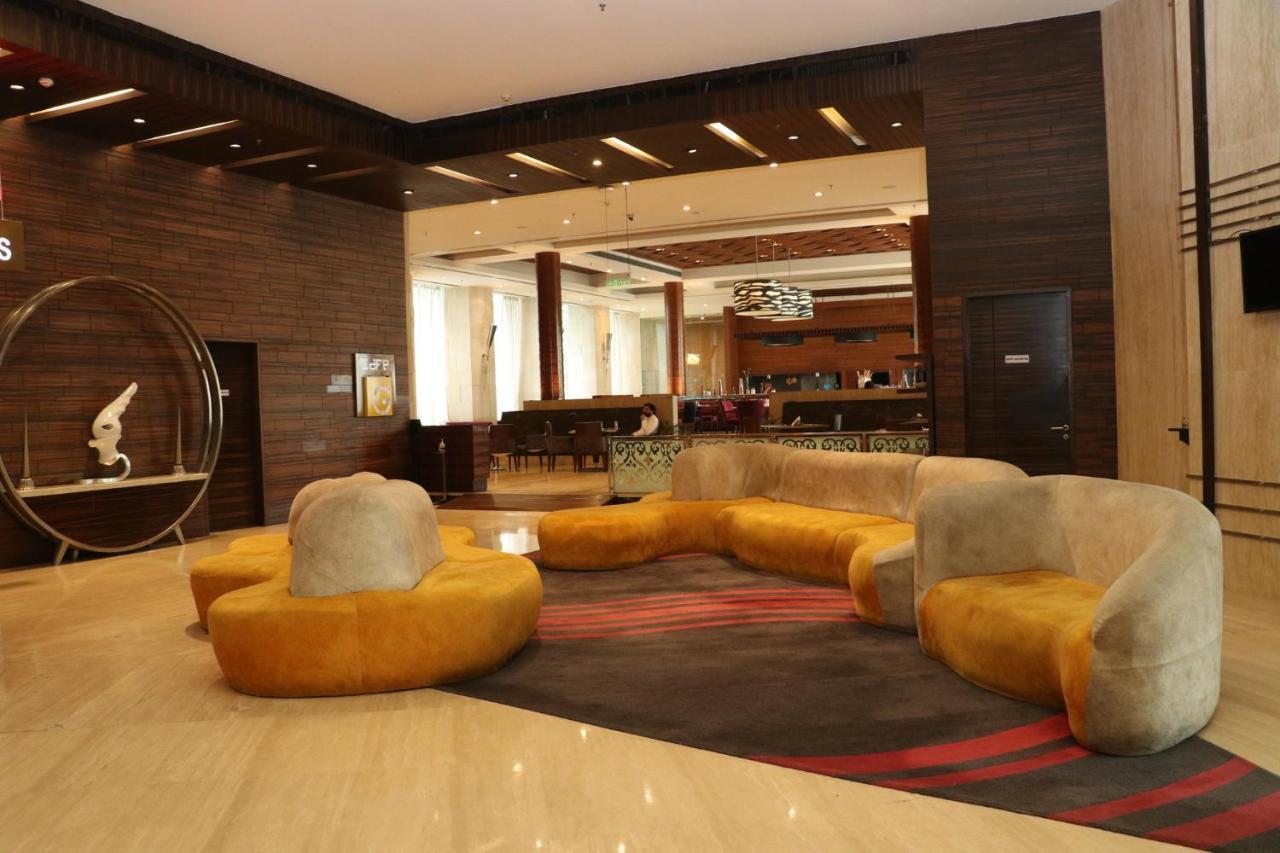 Holiday Inn Chandigarh Panchkula, An Ihg Hotel Luaran gambar The lobby of the hotel