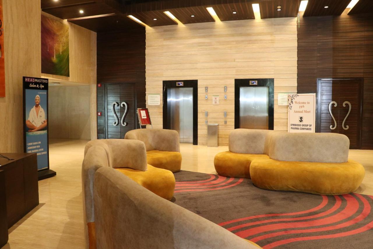 Holiday Inn Chandigarh Panchkula, An Ihg Hotel Luaran gambar The lobby of the hotel