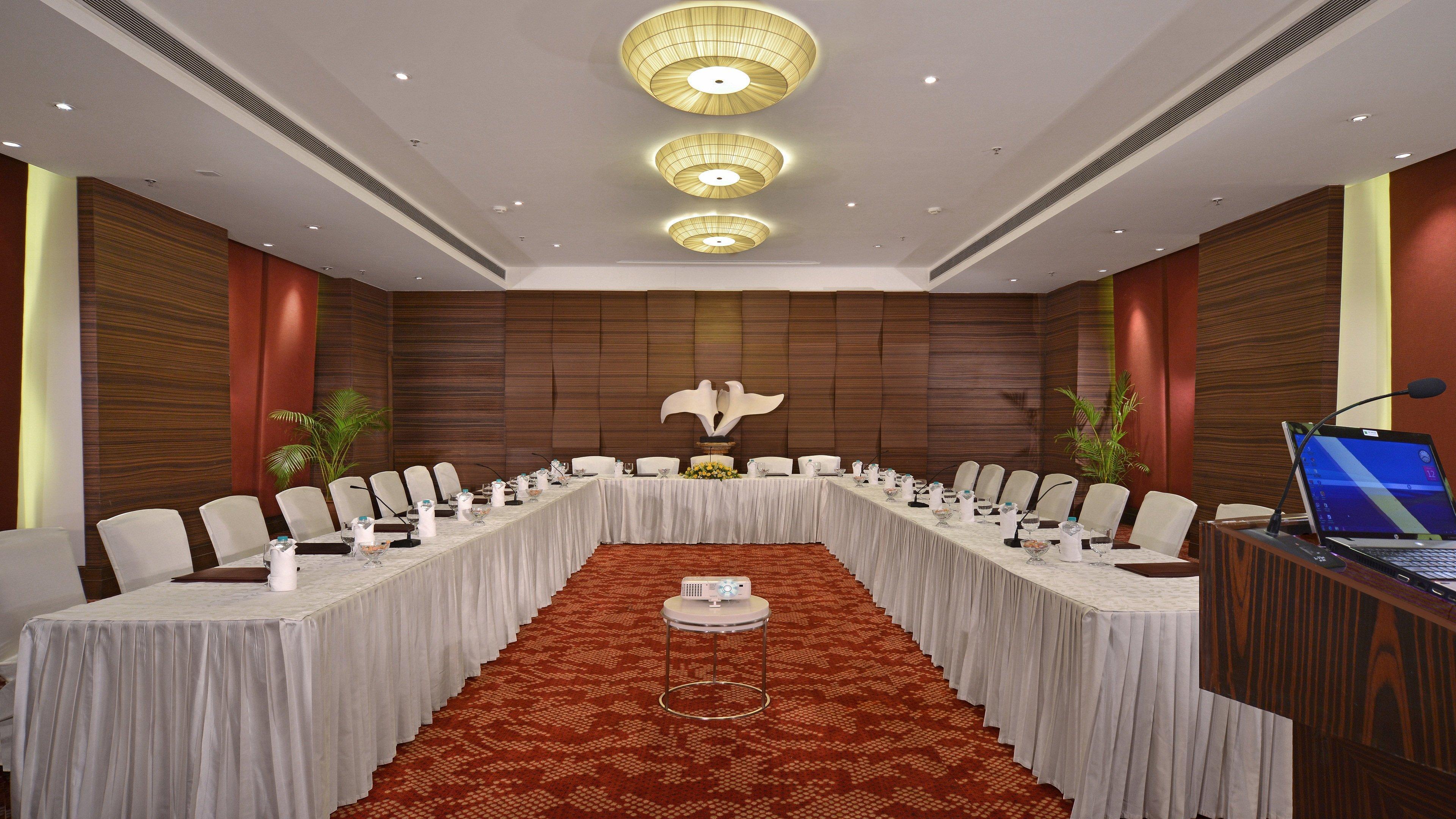 Holiday Inn Chandigarh Panchkula, An Ihg Hotel Luaran gambar A meeting room at a hotel