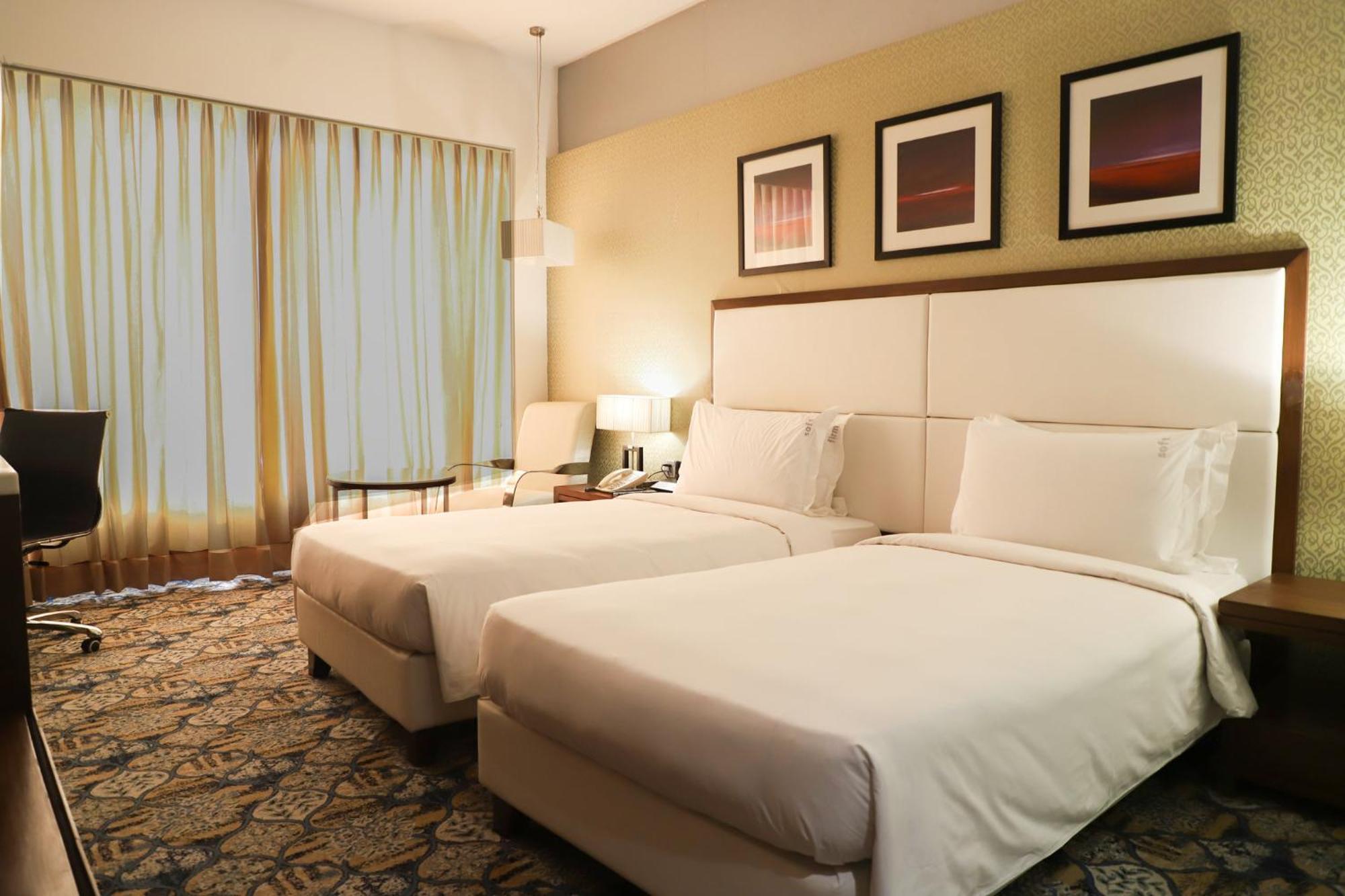 Holiday Inn Chandigarh Panchkula, An Ihg Hotel Luaran gambar A room at the hotel