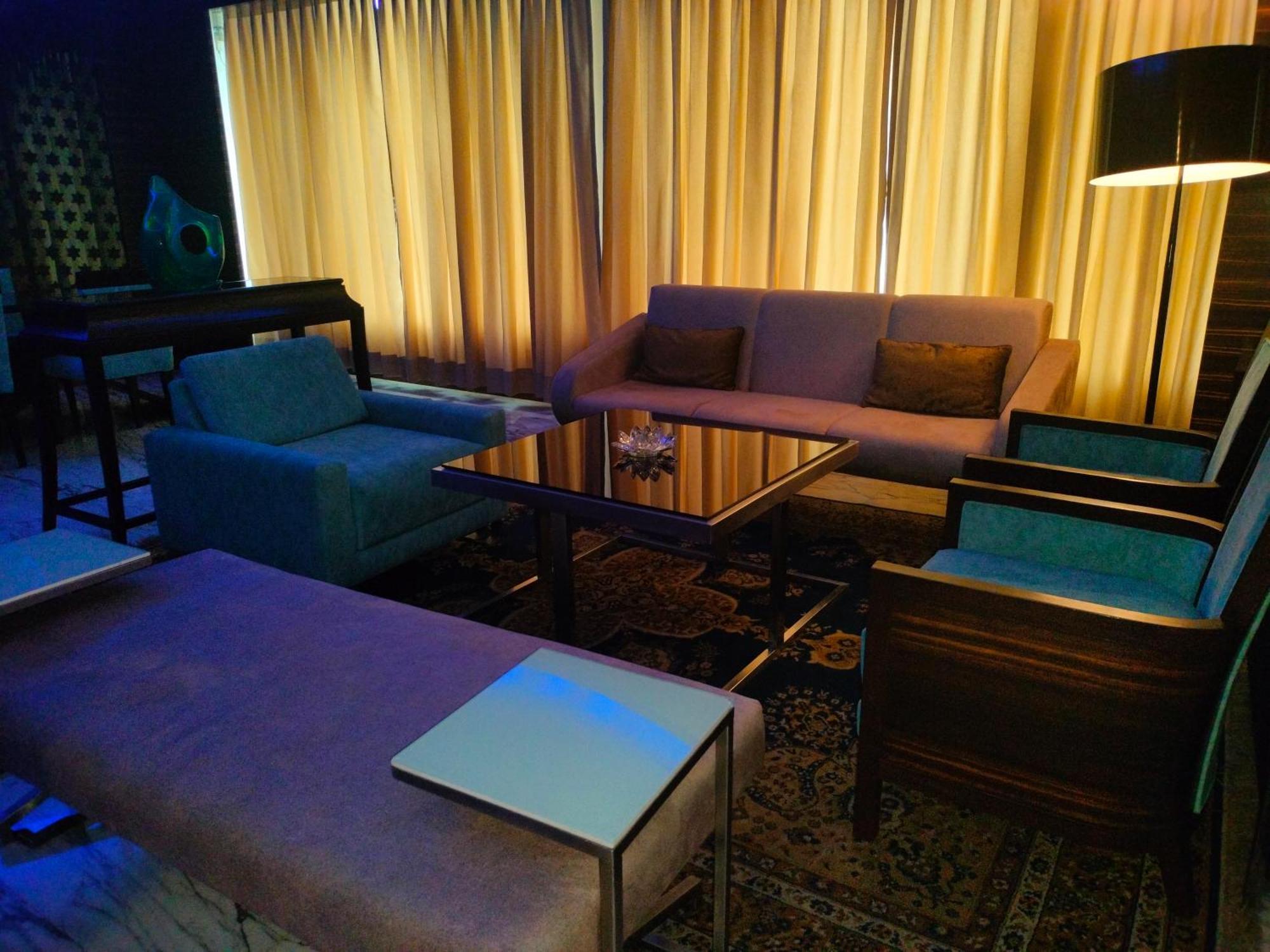 Holiday Inn Chandigarh Panchkula, An Ihg Hotel Luaran gambar The interior of the lounge