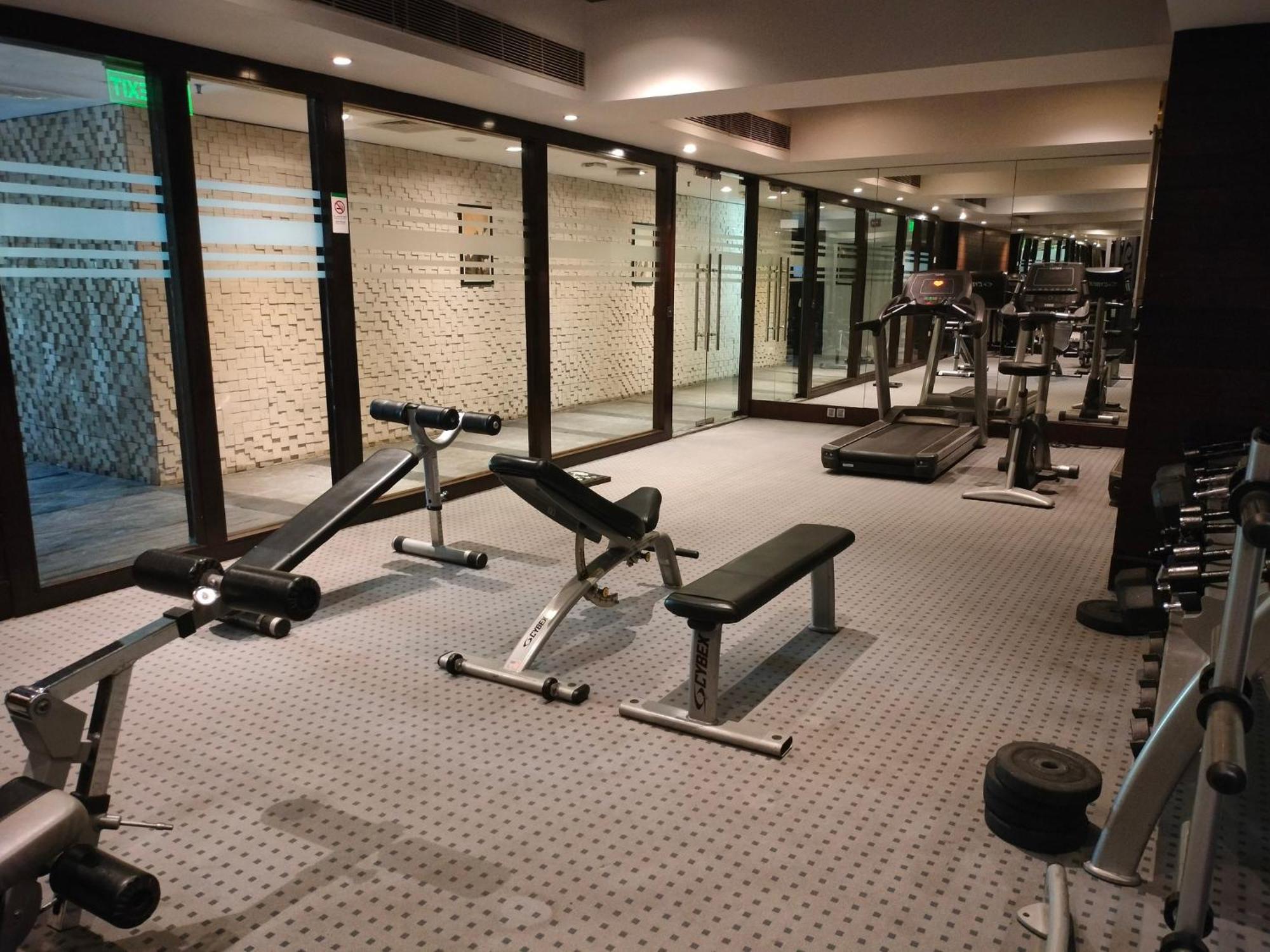 Holiday Inn Chandigarh Panchkula, An Ihg Hotel Luaran gambar The gym at the hotel