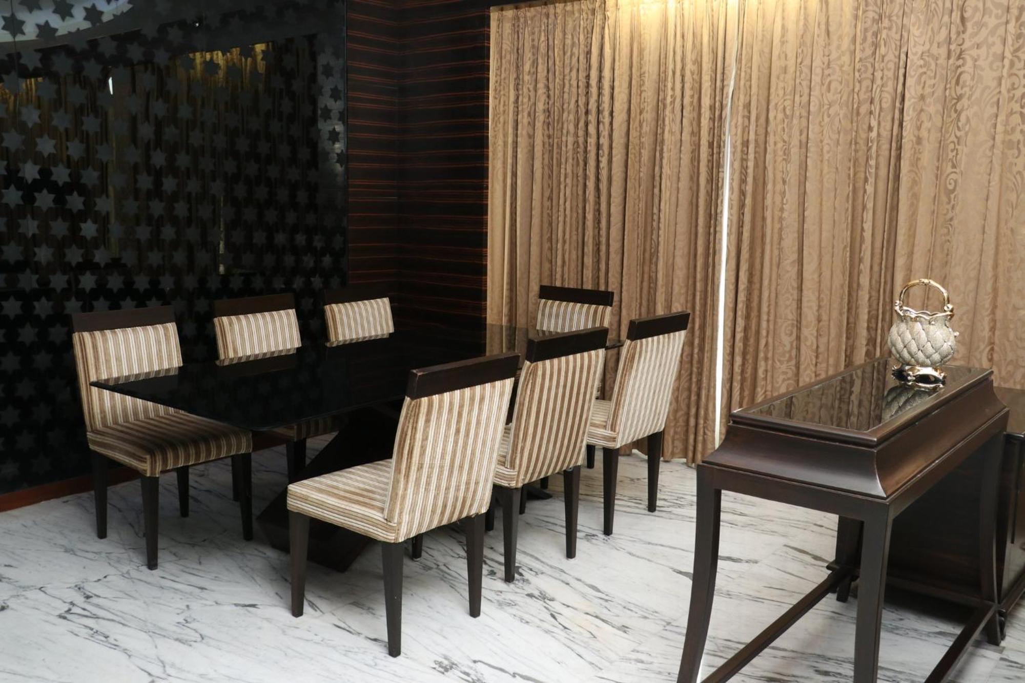 Holiday Inn Chandigarh Panchkula, An Ihg Hotel Luaran gambar A dining room