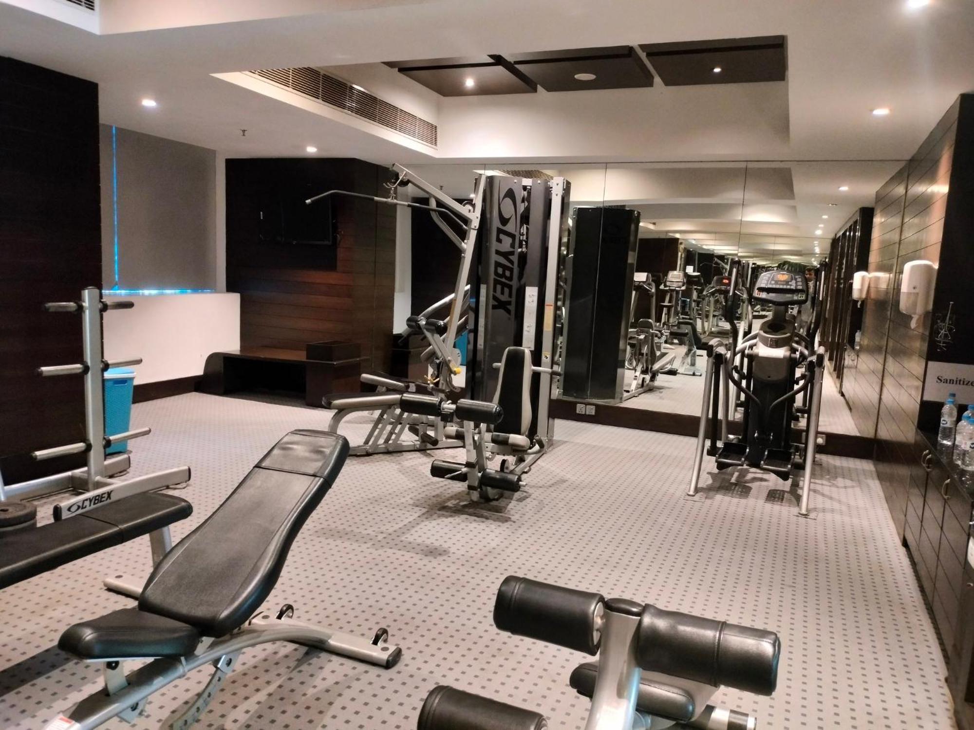 Holiday Inn Chandigarh Panchkula, An Ihg Hotel Luaran gambar The gym at the Taj Mahal Palace