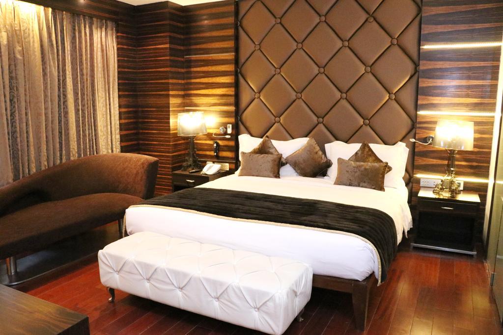 Holiday Inn Chandigarh Panchkula, An Ihg Hotel Luaran gambar A bedroom at the Taj Bengal
